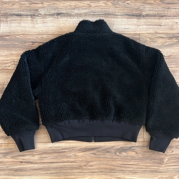 Aritzia Black Fleece Jacket - Picture 10 of 12